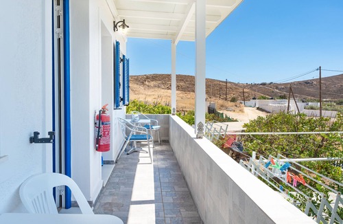Serifos Apartment | Holiday Apartment "Anesis 1" near Beach with Shared Terrace & Wi-Fi
