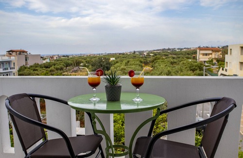Analipsi Apartment | Holiday Apartment "Costas" with Sea View, Balcony & Wi-Fi