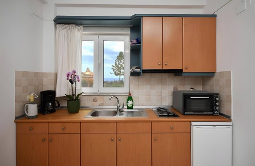Mirtos Apartment | Holiday Apartment "Kallithea" with Sea View, 2 Shared Terraces & Wi-Fi