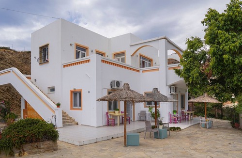 Mirtos Apartment | Holiday Apartment "Standard" with Sea View, 2 Shared Terraces & Wi-Fi