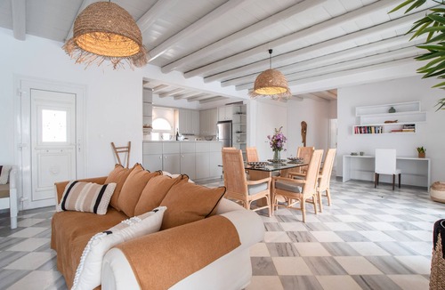 Aliki House | Holiday Home 'Cavos Paros Oasis' with Private Pool, Wi-Fi and Air Conditioning
