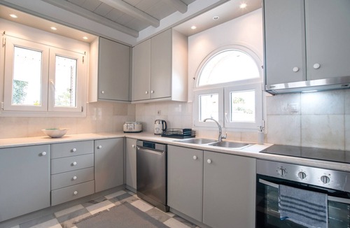 Aliki House | Holiday Home 'Cavos Paros Oasis' with Private Pool, Wi-Fi and Air Conditioning
