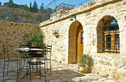 Apokoronas House | Holiday home in VAFes with terrace