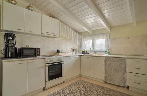 Kalligoni House | Holiday Home 'Margetina's House' with Mountain View, Shared Terrace and Air Conditioning