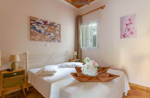 Spartia House | Holiday Home "Zoumpouli 5" with Sea View, Garden & Wi-Fi