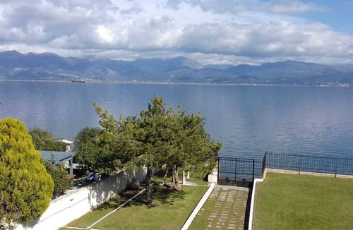 Psathopirgos House | Holiday House on the beach