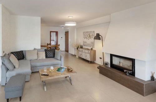 Varkiza Apartment | Holiday Maisonette in Varkiza by GHH