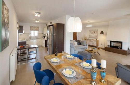 Varkiza Apartment | Holiday Maisonette in Varkiza by GHH