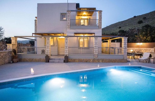 Georgioupolis Villa | Holiday Villa Stone & Green, 2 km From Beach with BBQ & Childrens Area!
