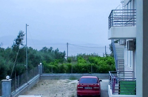 Kato Diminio House | Homerez - 100 m away from the beach! Nice house for 6 ppl. at Kato Diminio