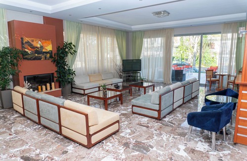 Loutra Ypatis Hostel | HOTEL ENA