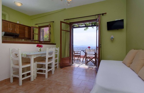 Lefokastron Apartment | House in Lefokastro - in front of the beach + Wi-Fi #2