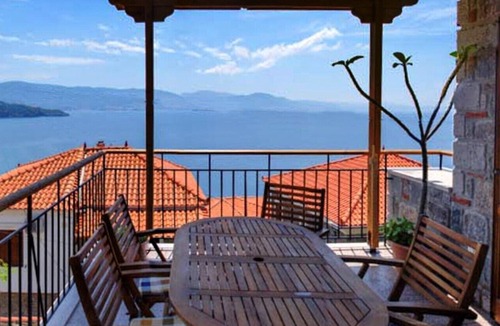 Mithimna House | Ideally located in the village center, near the sea with breathtaking views