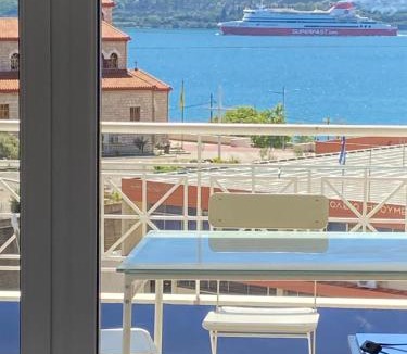 Igoumenitsa Apartment | Igoumenitsa heart flats to let Mariasroom 2studios apartment seaside-city 50m harbor Chantzara