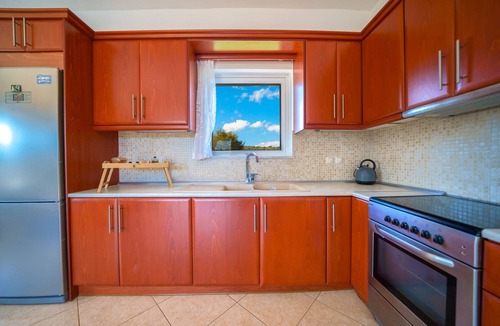 Vamos Villa | In the "Tuscany of Crete," dive into the pool and unwind in the hot tub!