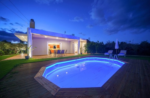 Vamos Villa | In the "Tuscany of Crete," dive into the pool and unwind in the hot tub!