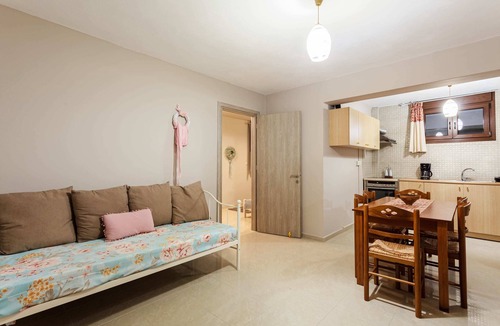 Messini House | Ino cozy flat, next to the beach