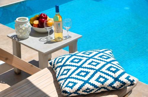 Kavros Apartment | Island Villa Heated Pool