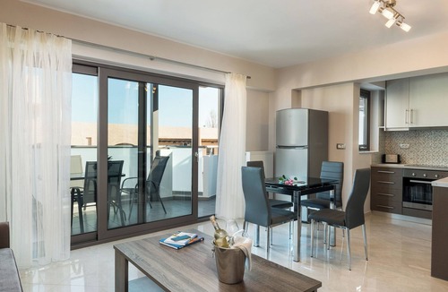 Maleme Apartment | Jasmine Cozy & Modern Flat, steps from Sandy Beach
