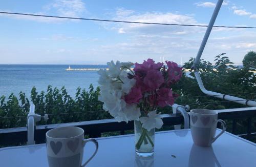 Loutraki Apartment | Jonny O, apartment by the sea