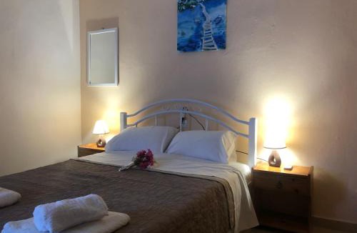 Loutraki Apartment | Jonny O, apartment by the sea