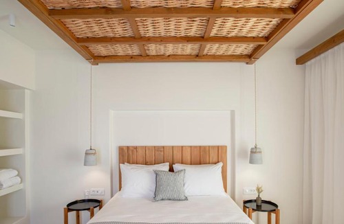 Livadi Apartment | Kalami Suites