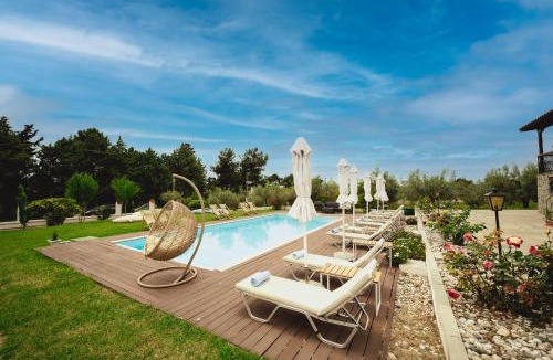 Nea Propontida House | Kalisun Pool House by Georgalas