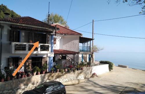 Keramidi House | Kamari Beach guest house