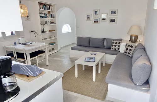 Naxos Villa | Kamari Villa-B w/private Pool & Jacuzzi