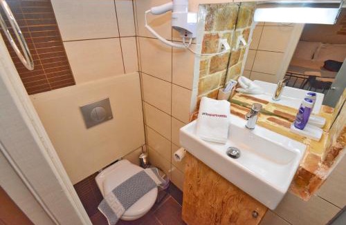 Old Town Apartment | Kampielo Homes - Budget room prv bathroom