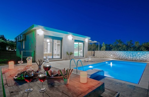 Fiolitis Villa | Kentia - 3 Bedroom Villa with Private Pool and Garden view
