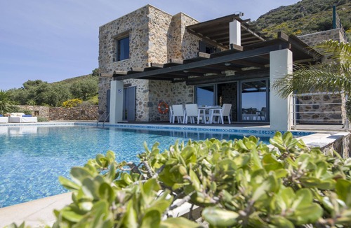 Livadia Villa | Keramoti Villas - Villa Erofili - Heated Pool - Outdoor Heated Jacuzzi