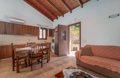 Evgiros Villa | Kerithra Villa, overlooking Vasiliki bay, close to the beach and other amenities