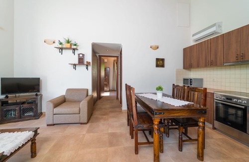 Evgiros Villa | Kerithra Villa, overlooking Vasiliki bay, close to the beach and other amenities