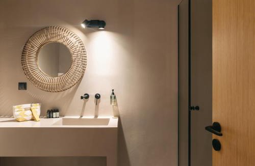 Limeni House | Kourmas Suites