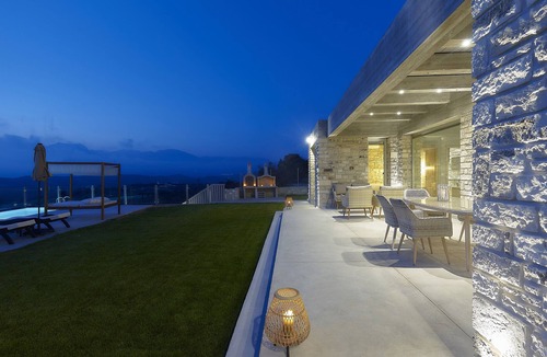 Kamilari Villa | Kouros n' Kori Villas | 4 bedrooms | 4 bathrooms | sleeps 12