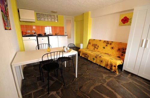 Ferma Apartment | La Luna Blu Apartment "Pappagallo", sea view, 500 meters from the beach
