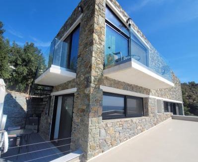 Plomari Villa | La Mer Villa - Entire Cottage