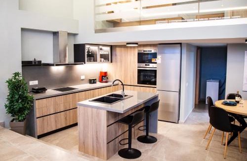 Pefki House | La Strada executive suite