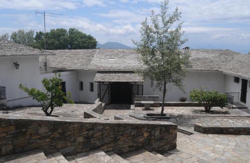 Kali Vrysi Villa | Lafkos Estate