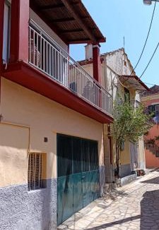 Liapades Apartment | Lais Apartment in the old square of Liapades