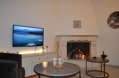 Kastoria Apartment | Lakeview Balcony in Kastoria