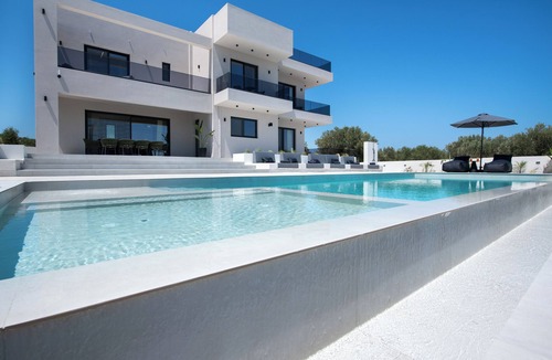 Loutra Villa | LeEva Oasis villa