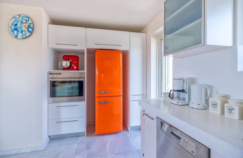 Lavreotiki Villa | Legrena Beach Villa in Sounio (just meters away from a quiet sandy beach)