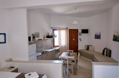 Khondros Apartment | Levanta - Cozy studio 50m from the beach, sleeps 4