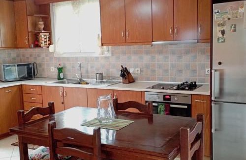 Vassilatika House | Lil' fam farm home - Beach 10min