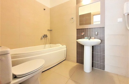 Kokinos Pirgos Hotel | Little Inn