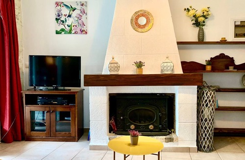 Vamos Apartment | Little Lotus Apartment