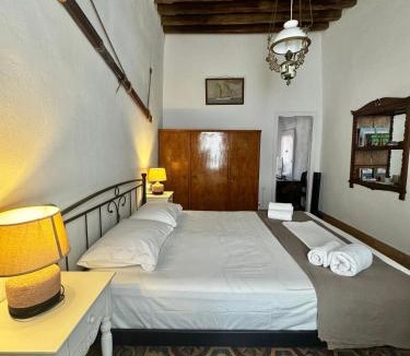 Kastro House | Lotzia House