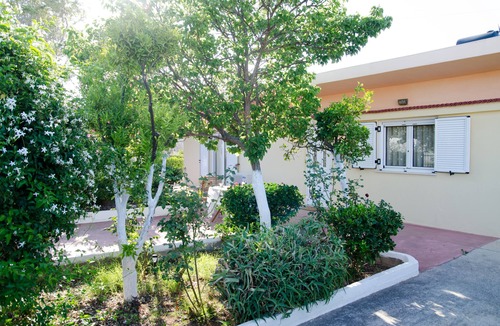 Kambanion House | Lush Holiday Home - 5 minutes from Kalathas sandy beach